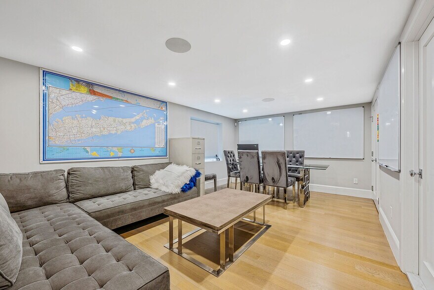 More Photos Of 88 Windsor Ave, Mineola Warehouse For Sale