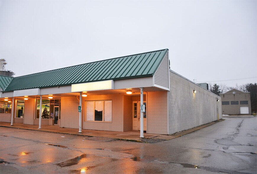 More Photos Of 14960-14964 S State Ave, Middlefield Storefront For Lease
