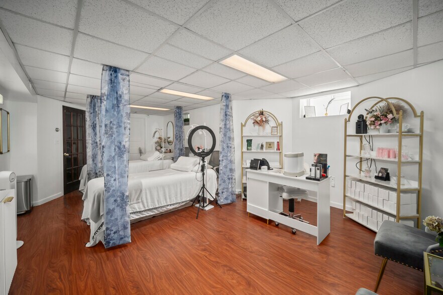 More Photos Of 65 Willard St, Quincy Freestanding For Sale