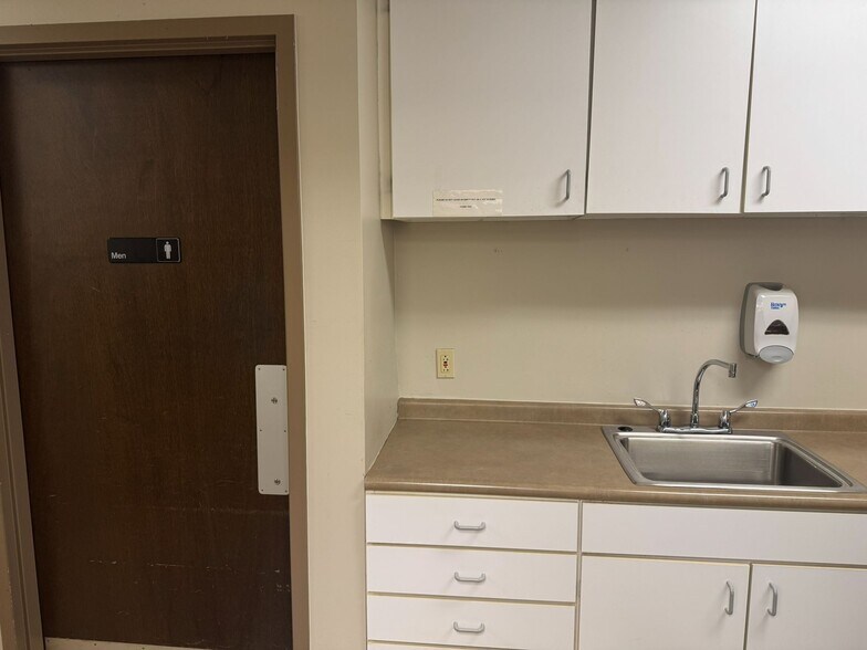 More Photos Of 2709 McGraw Dr, Bloomington Office Residential For Sale