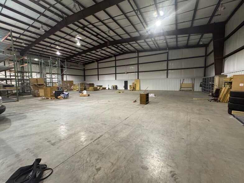 More Photos Of 645 11th Ave Blvd SE, Hickory Warehouse For Lease