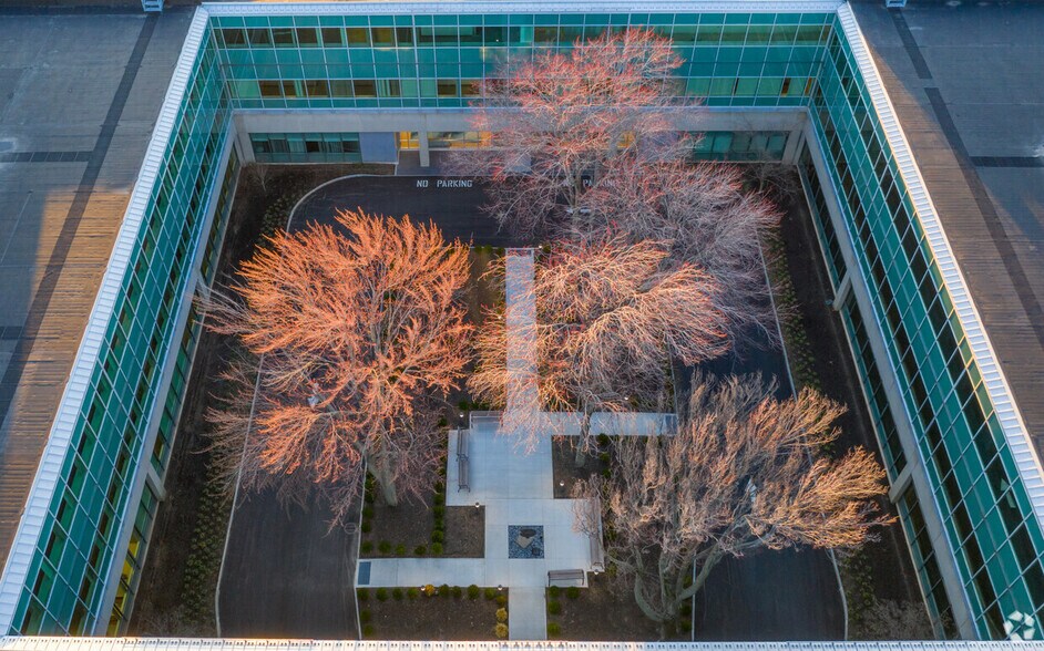 More Photos Of 135 Santilli Hwy, Everett Office For Lease