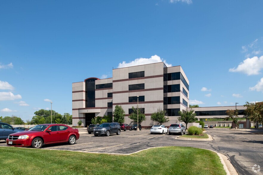 More Photos Of 313 Blettner Blvd, Madison Office For Lease