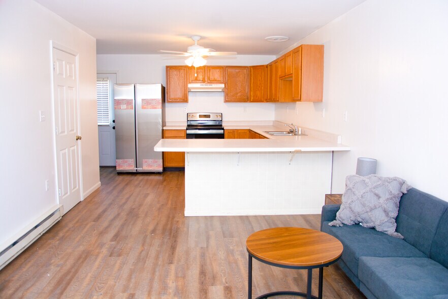More Photos Of 527 W Murray St, Macomb Apartments For Sale