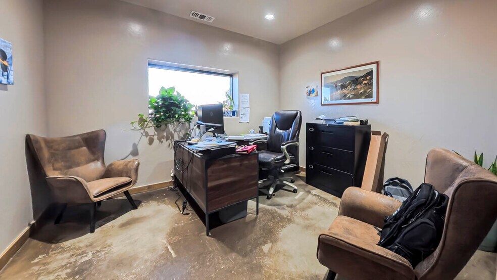 More Photos Of 2901 Lafayette Ln, Amarillo Warehouse For Sale