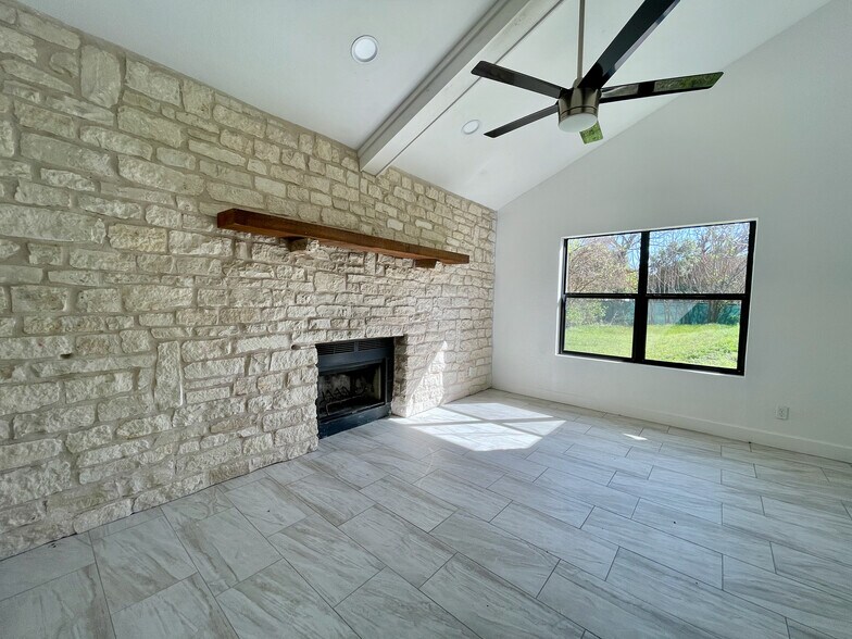 More Photos Of 4130 Williams Dr, Georgetown Loft Creative Space For Lease