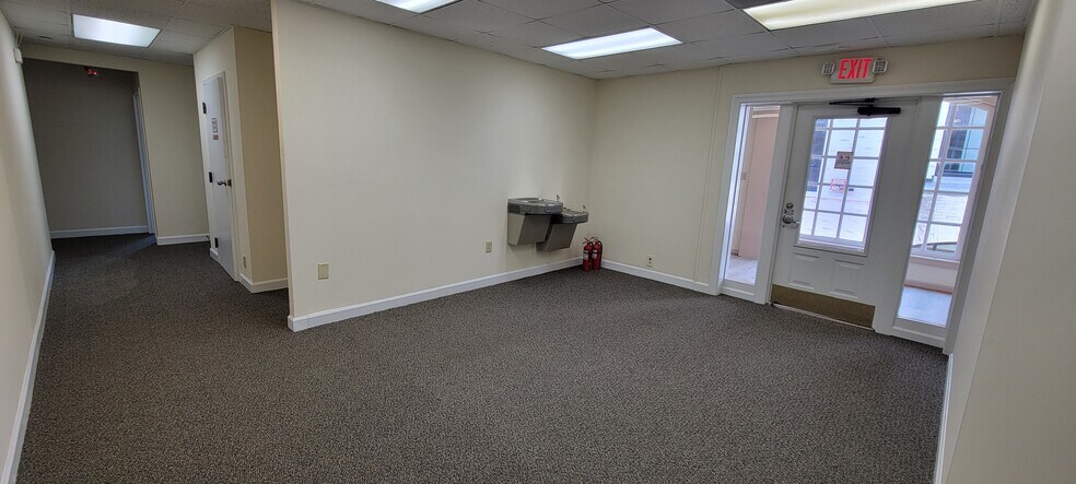 More Photos Of 7 W Queens Way, Hampton Medical For Sale