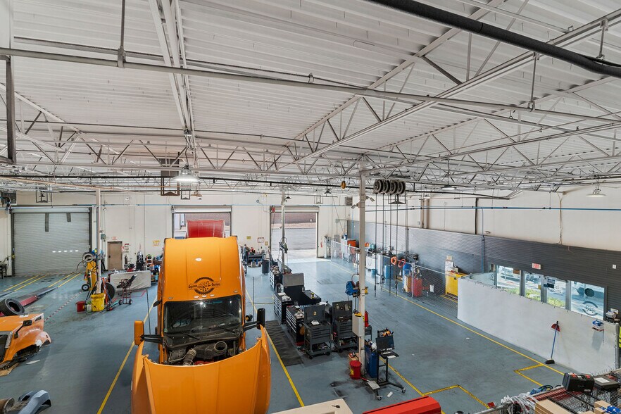 More Photos Of 60 Corporate Park Dr, Henderson Distribution For Lease