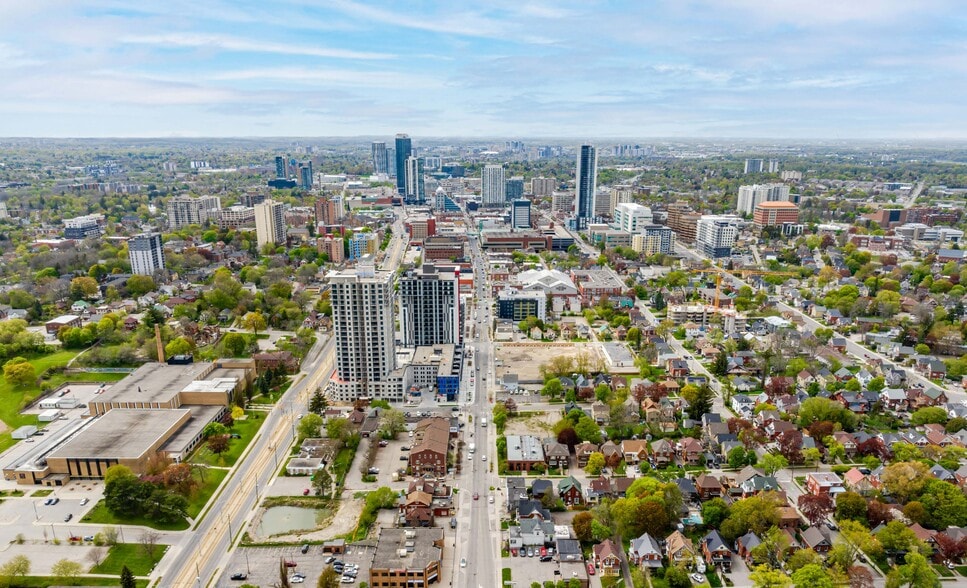 More Photos Of 550 King St E, Kitchener Office For Sale