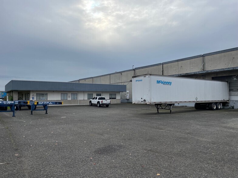 More Photos Of 2330 Port of Tacoma Rd, Tacoma Warehouse For Lease