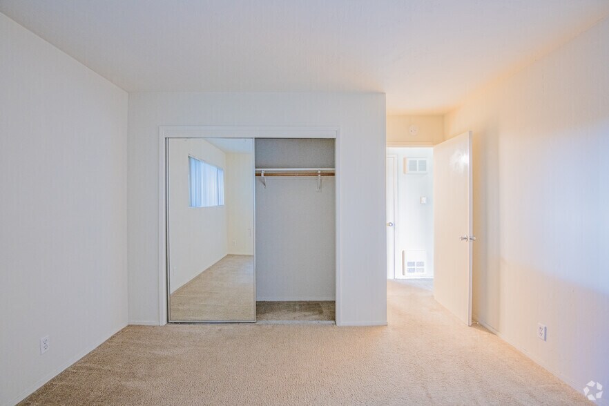 More Photos Of 2051 Shoreline Dr, Alameda Apartments For Sale