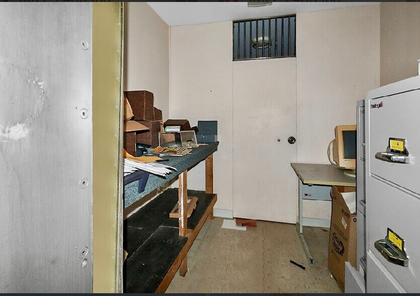 More Photos Of 40 Avenue B, Belle Glade Office For Sale