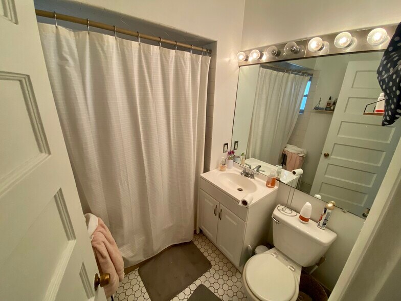 More Photos Of 2439 N Seminary Ave, Chicago Apartments For Sale