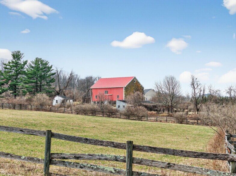 More Photos Of 2121 Church View Rd, Coopersburg Horse Stables For Sale