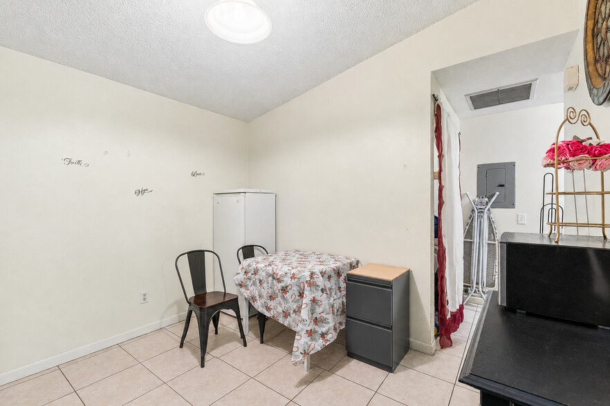 More Photos Of 3132 Bloomingdale Villas Ct, Brandon Apartments For Sale