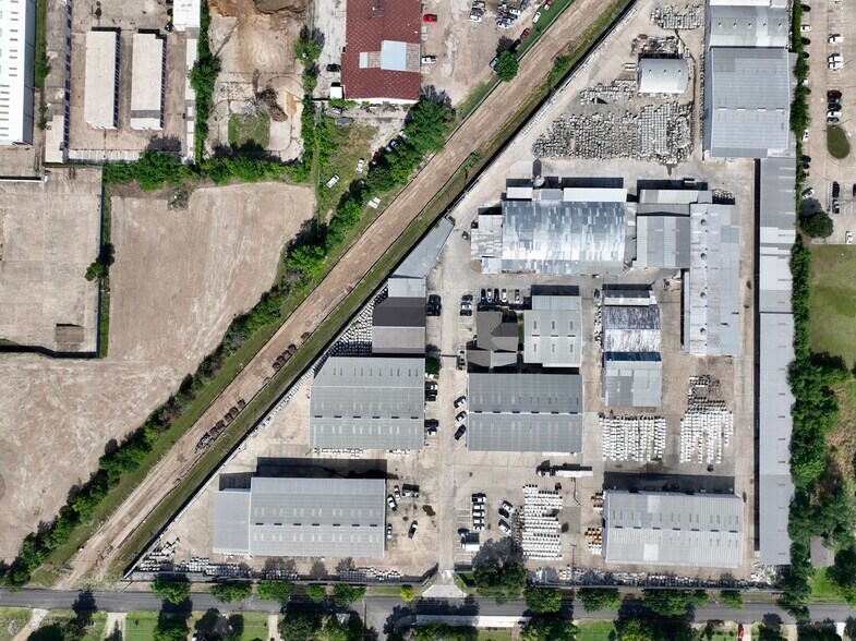 More Photos Of 301 Pleasant Dr, Dallas Warehouse For Lease