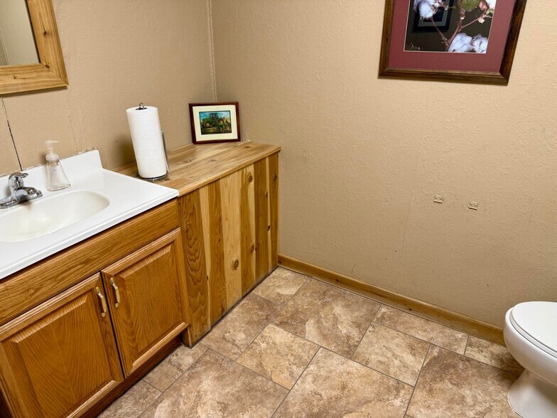 More Photos Of 801 Harrison Ave, Lorenzo Office For Sale