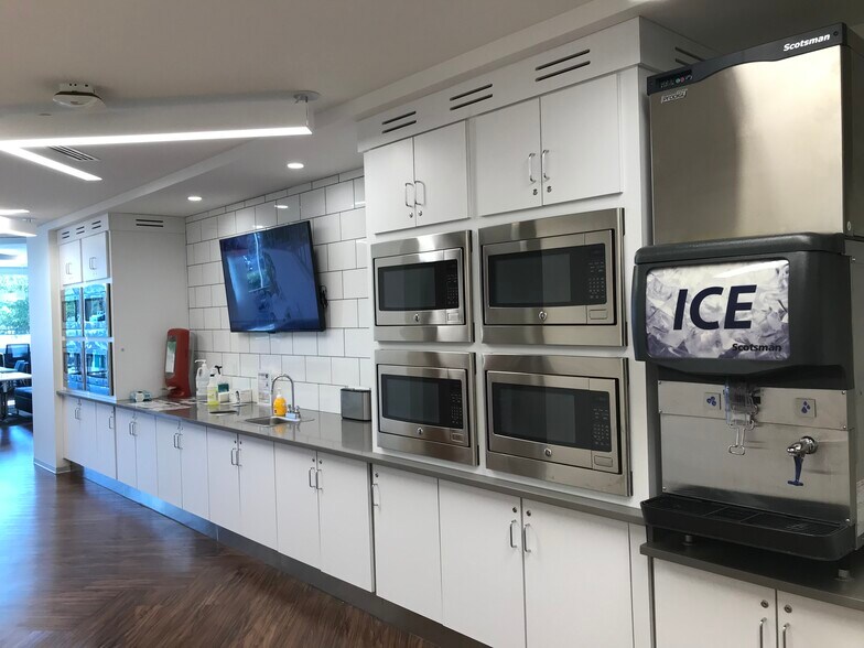 More Photos Of 400 Airborne Pky, Buffalo Office For Lease