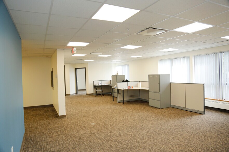 More Photos Of 300 Wedgewood Dr, Morgantown Medical For Lease