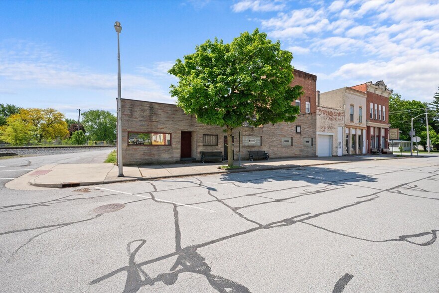 More Photos Of 18625 Main St, Tontogany Flex For Sale