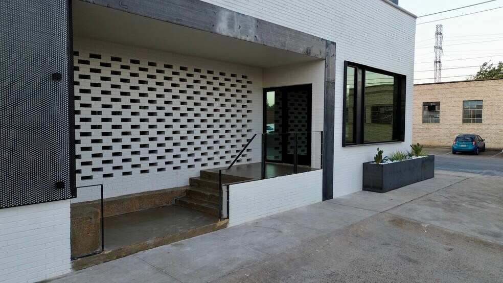 More Photos Of 100 Howell St, Dallas Office For Lease