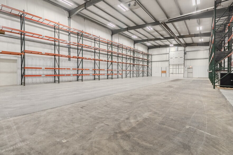 More Photos Of 5 B W Industrial, Washington Warehouse For Lease
