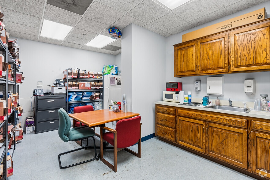More Photos Of 255 Bank St, Waterbury Office For Sale