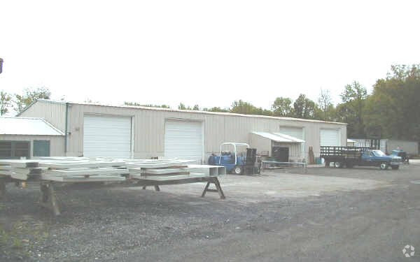 More Photos Of 732 Grantham Ln, New Castle Warehouse For Lease