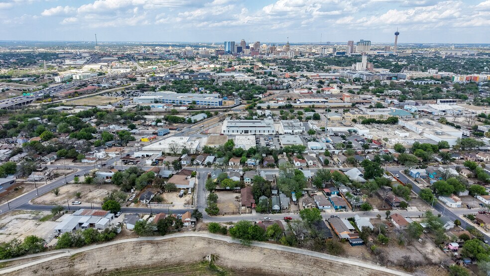 More Photos Of 130 E Zavalla, San Antonio Warehouse For Lease
