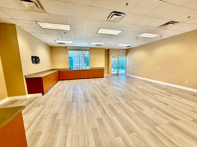 More Photos Of 15255 N 40th St, Phoenix Medical For Lease