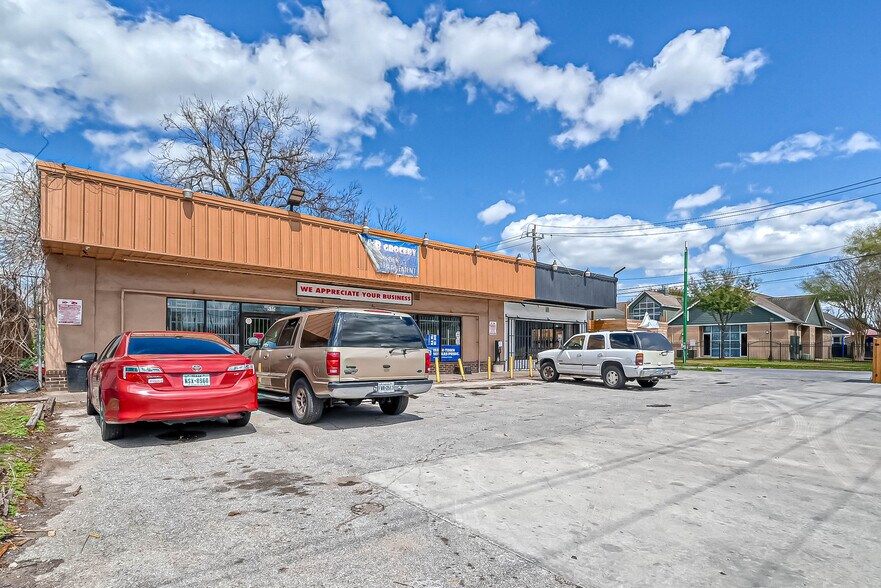 More Photos Of 515 Berry Rd, Houston Freestanding For Lease