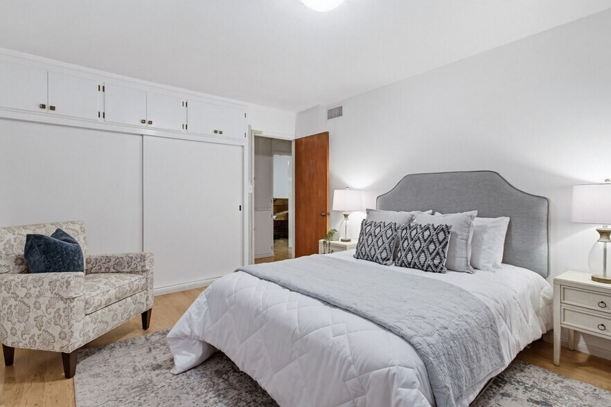 More Photos Of 829 Avalon Ct, San Diego Apartments For Sale