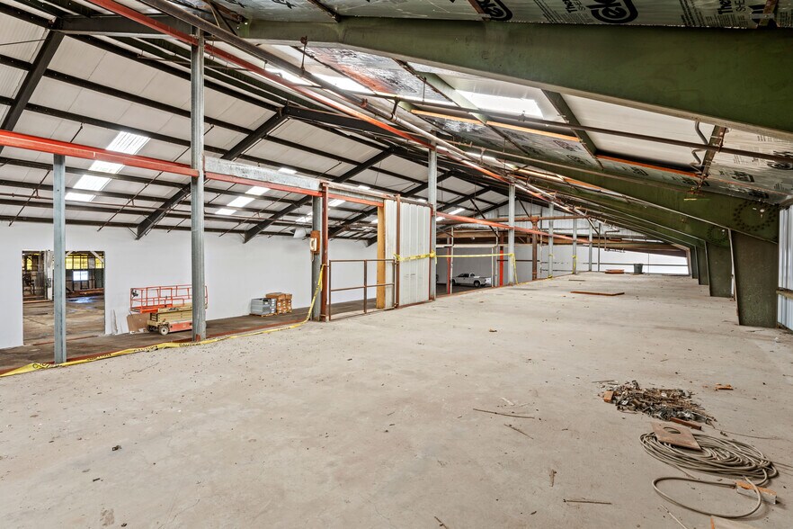 More Photos Of 934 S Main St, Willits Manufacturing For Lease