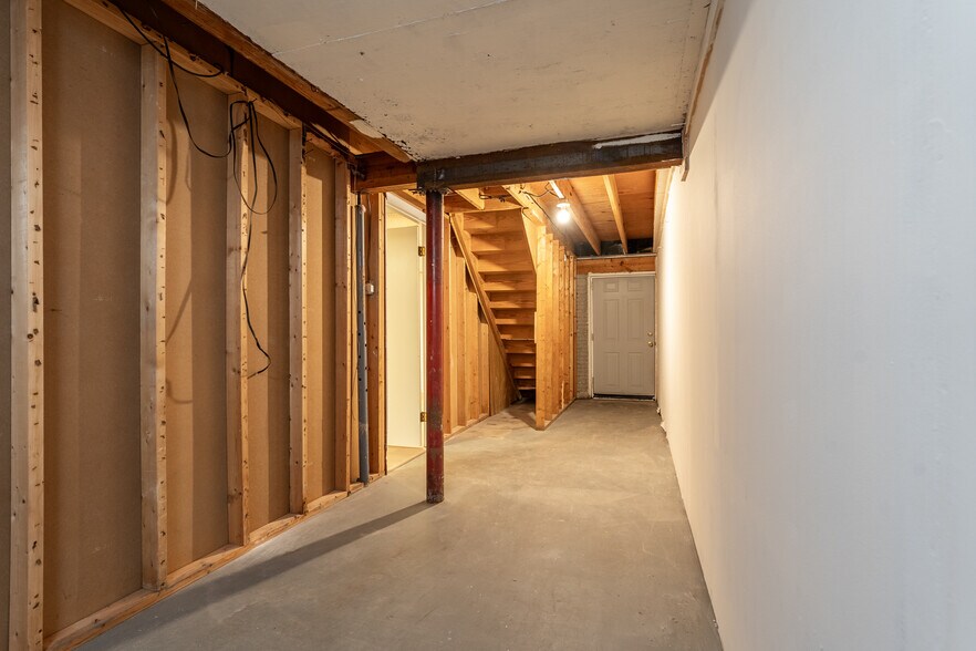 More Photos Of 210 Anderson Ln, Belleville Multifamily For Sale
