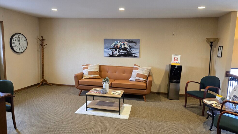 More Photos Of 101 7th St S, Saint James Freestanding For Lease