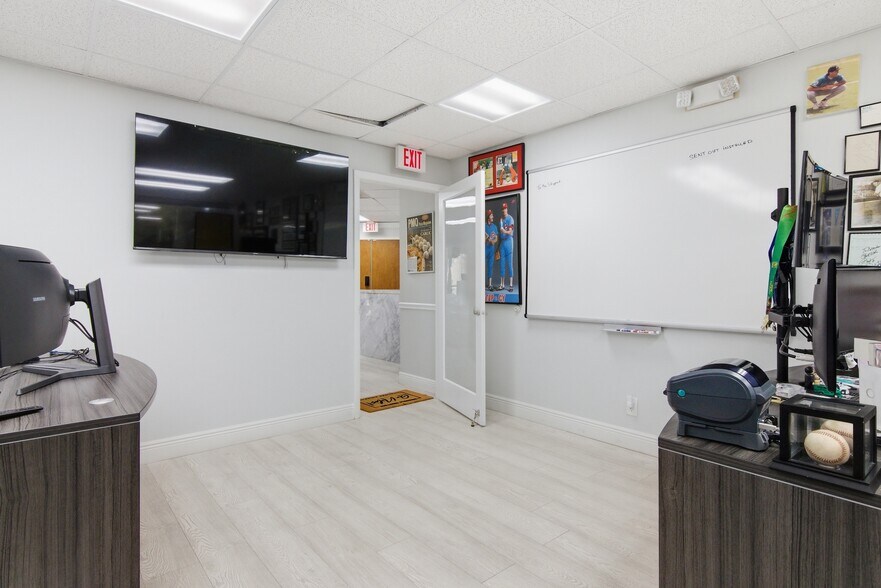 More Photos Of 1640 W Oakland Park Blvd, Fort Lauderdale Office For Sale