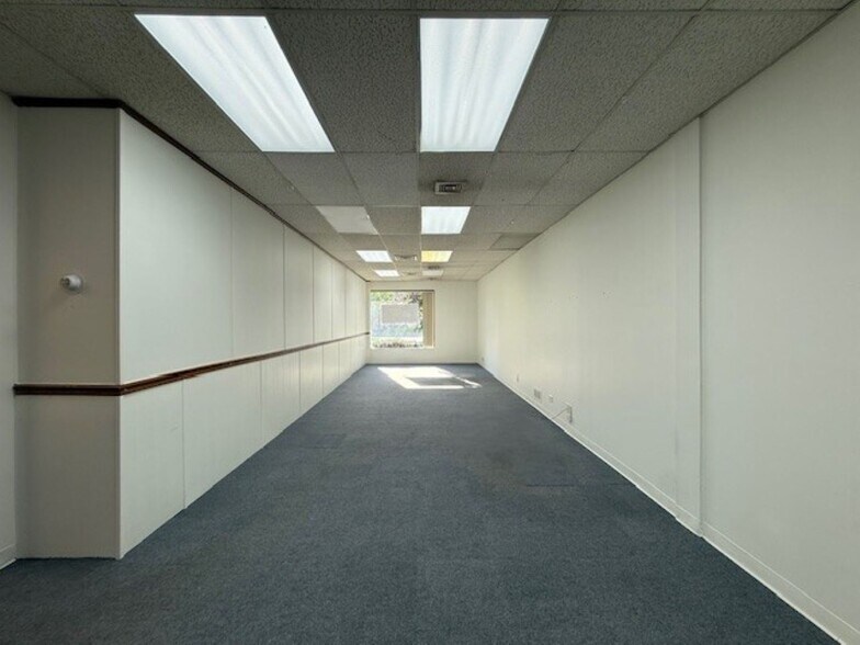 More Photos Of 9957-9959 S Roberts Rd, Palos Hills Medical For Lease