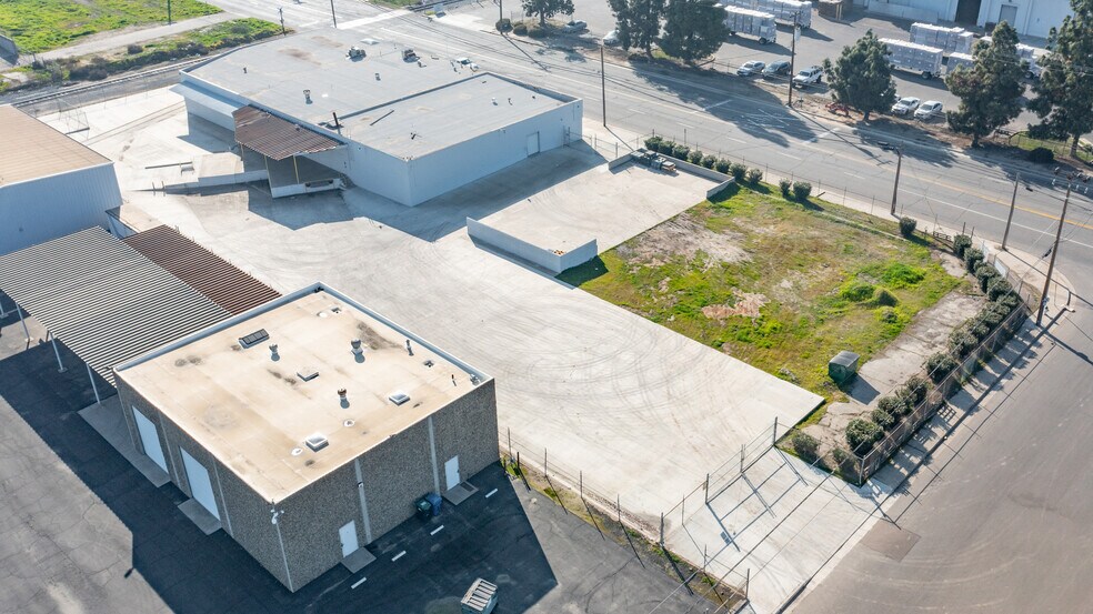 More Photos Of 2641 S Maple Ave, Fresno Warehouse For Lease