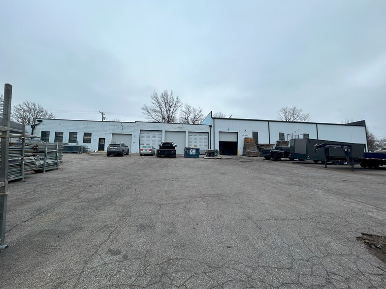 Primary Photo Of 4501-4511 S 46th St, Omaha Warehouse For Sale