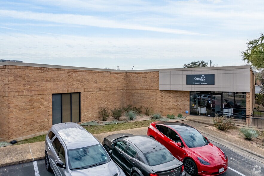 More Photos Of 8868 Research Blvd, Austin Unknown For Lease
