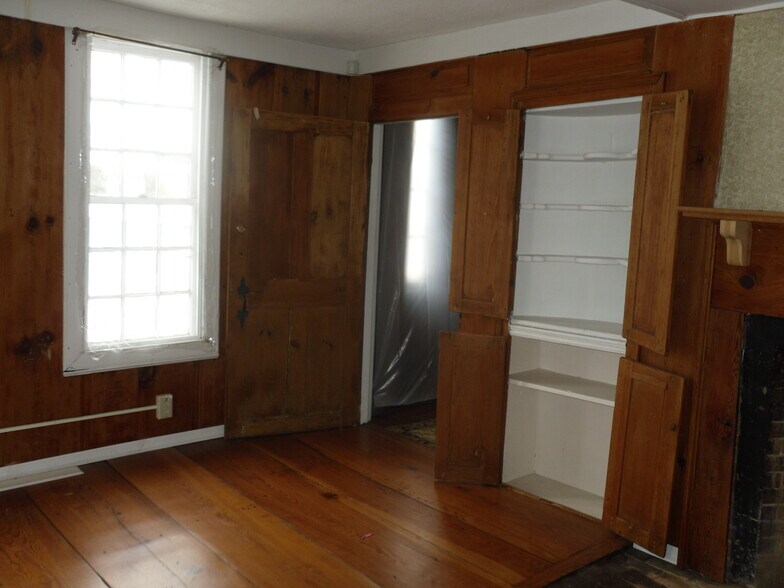 More Photos Of 596 Main St, Somers Freestanding For Sale