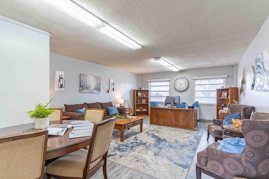 More Photos Of 120 S Commercial Ave, Farmington Office For Sale