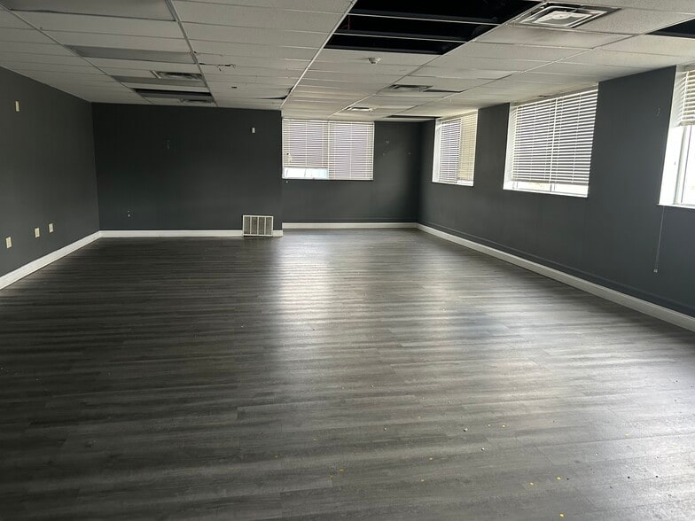 More Photos Of 1718 Lafayette Rd, Indianapolis Flex For Sale