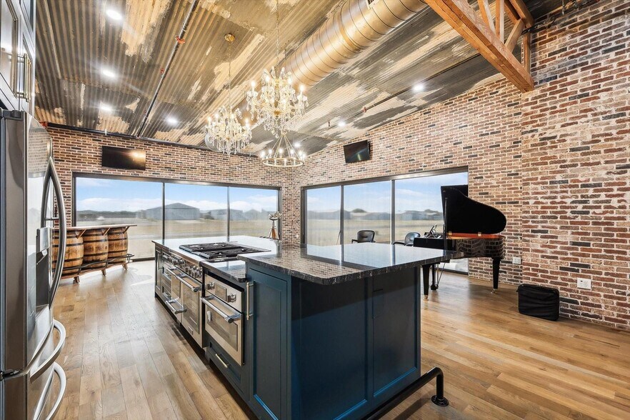 More Photos Of 9408 Learjet Ln, McKinney Airplane Hangar For Sale