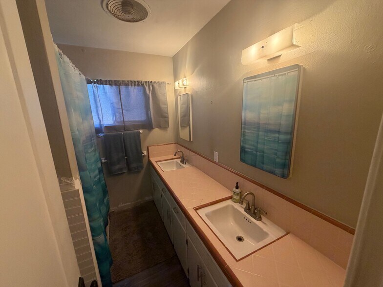 More Photos Of 4980-82 La Jolla Blvd, San Diego Multifamily For Sale