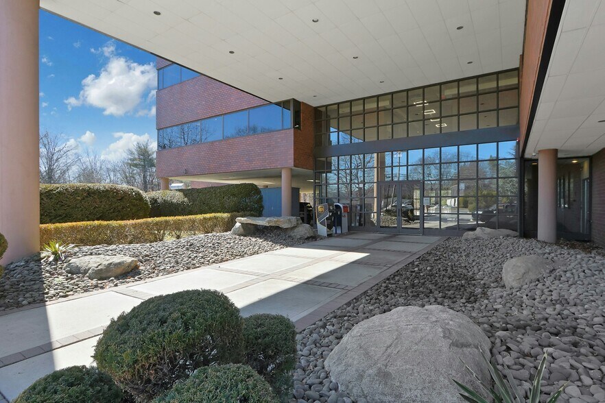 More Photos Of 100 Dutch Hill Rd, Orangeburg Medical For Lease