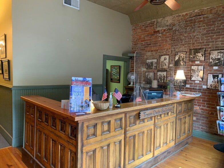 More Photos Of 16 N Trade St, Tryon Office For Sale