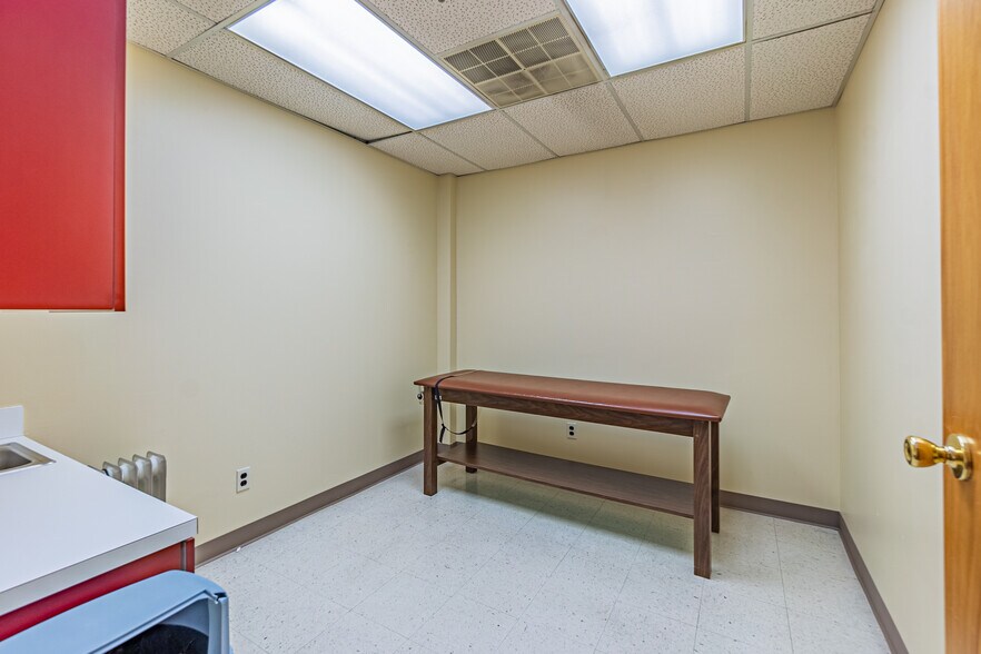 More Photos Of 35-37 Progress St, Edison Medical For Sale