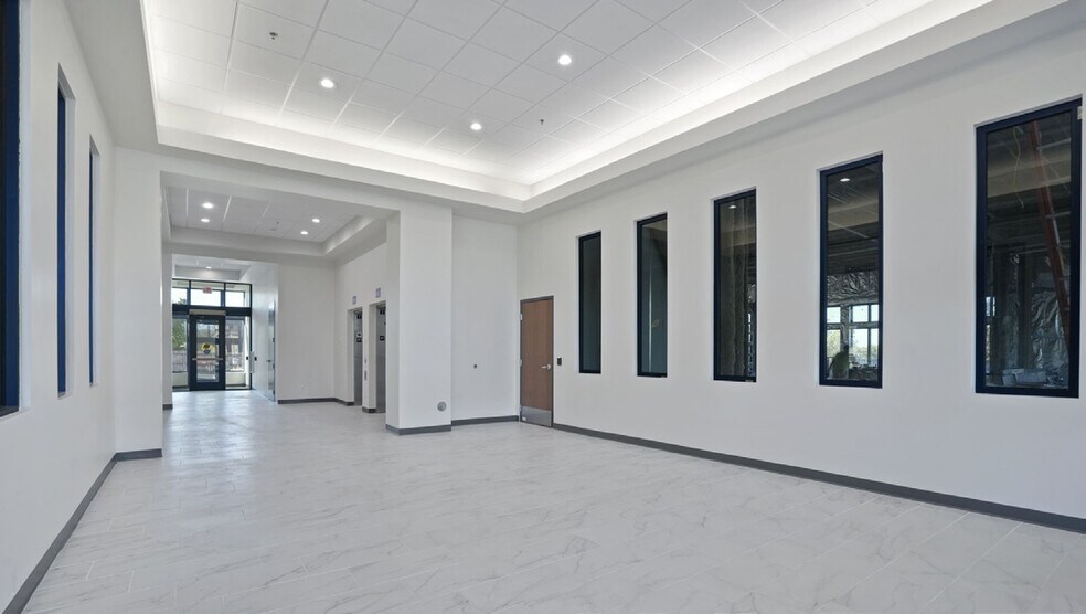 More Photos Of 7007 N High St, Worthington Unknown For Lease