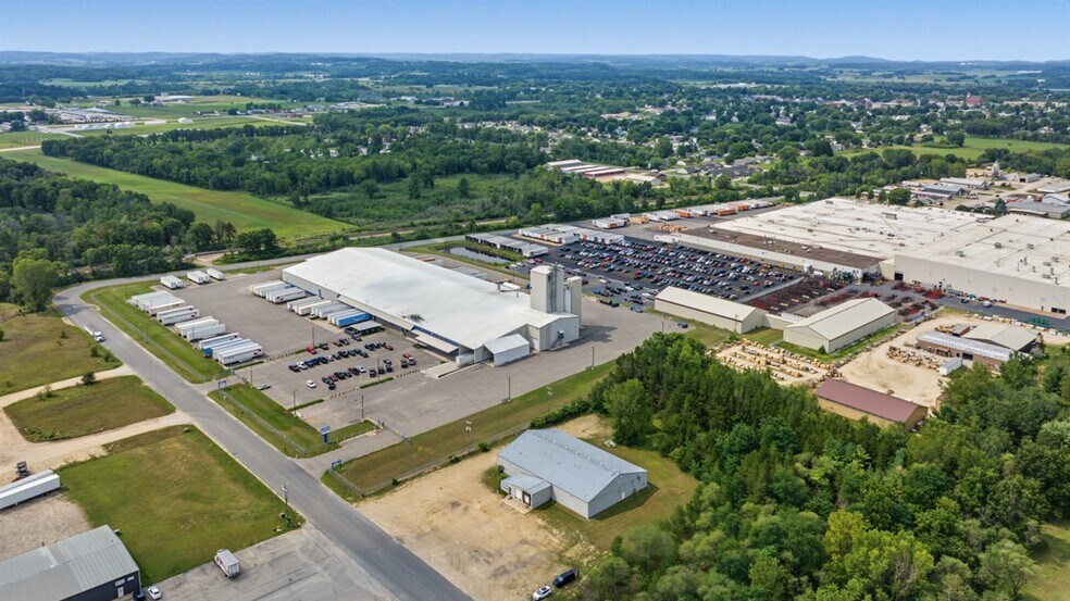 More Photos Of 211 Toro Rd, Tomah Warehouse For Lease